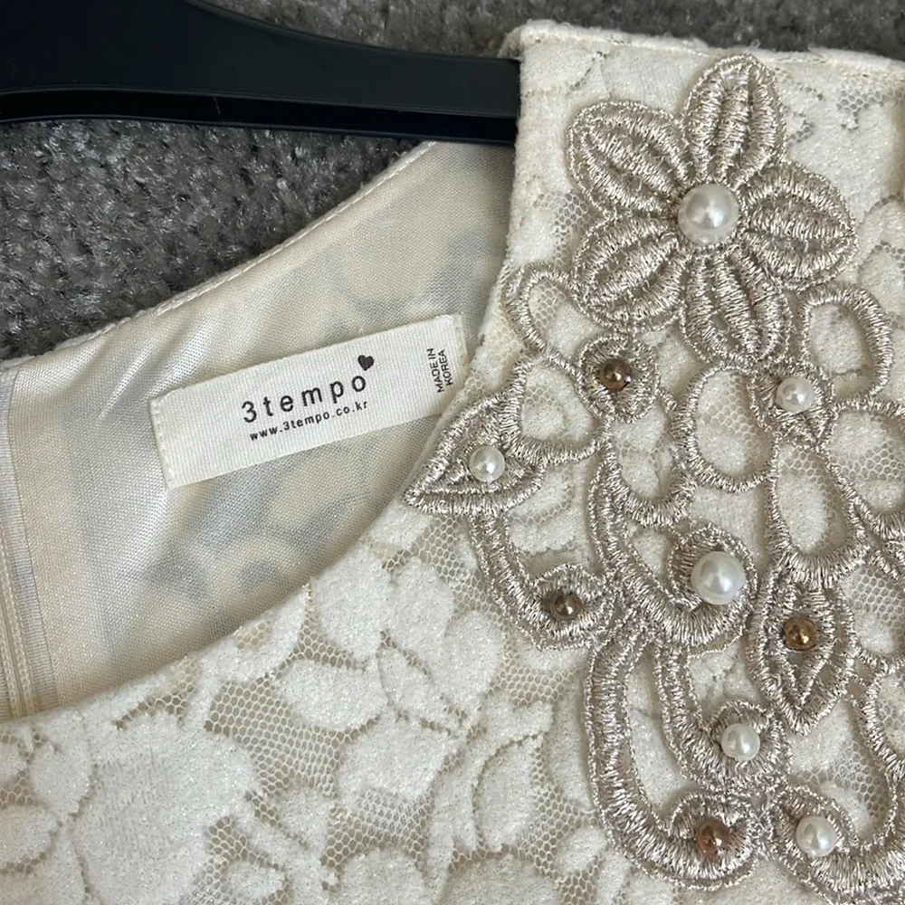 Women blouse - Picture 3 of 4